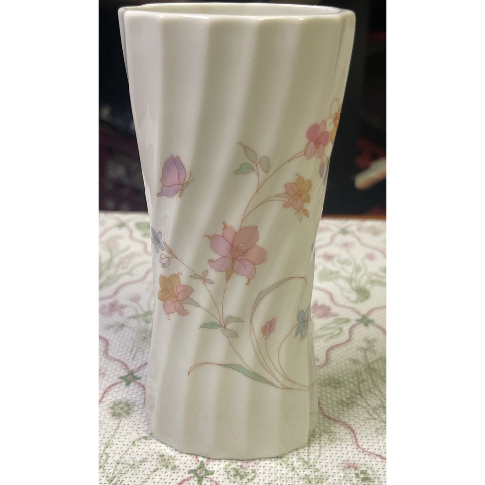 Takahashi Elle San Francisco Porcelain Swirl Vase Floral Butterfly 6"‎